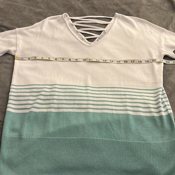 Heart N Crush White & Green Lightweight Sweater Womans Size Medium NWT - Picture 6 of 9